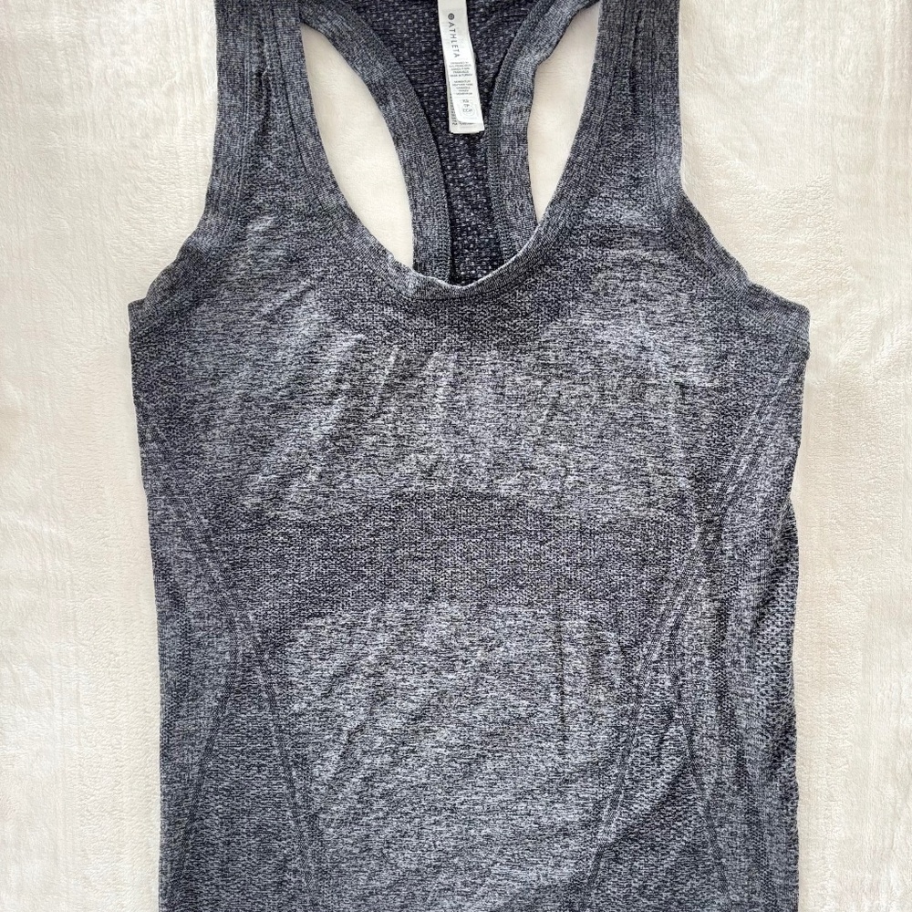 Athleta Gray momentum tank